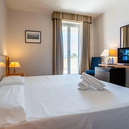 Capo Peloro (adults Only) 4*